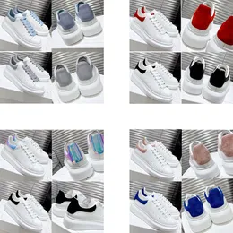 Kadınlar Giyin Ayakkabı Spor Ayakkabı Tasarımcısı Deri Dikiş Platformu Büyük Boyutlu Sneaker Beyaz Siyah 3M Lüks Velvet Süet Chaussures De Espadrilles 35-46