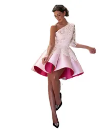Billig rosa kort en linje hemkomst klänningar en axel veck balklänningar med spetsapplikationer cocktail party klänningar