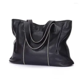 Sacos de noite Bolsa de grande capacidade para mulheres 2023 Couro de estilo ocidental de alta classe Grande capa de cabeça Couro de vaca macio Commuter Tote