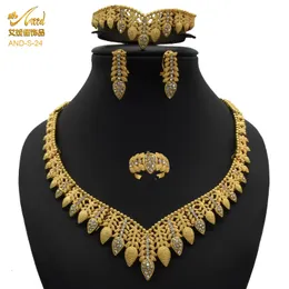Bröllop smycken set smycken set 24k guldpläterad uppsättning för kvinna bijoux africaine dubai lyx brud halsband märke örhänge och halsalce set 230613