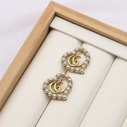 Nieuwe mode gepersonaliseerde liefde oorbellen met diamant ingelegde parel mesh rode mooie paar oorbellen voor vrouwen cadeau