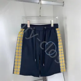 Avancerade mode shorts 2023 randig skarvfärgkontrast bokstäver logotyp alla matchar snabba torr strandbyxor casual mäns och kvinnor med bekväma ljusa lyxshorts