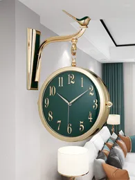 壁の時計両面時計ヨーロッパの絶妙な光の豪華なデジタルデジタルモダンなデザインホラロジュムラールルームの装飾