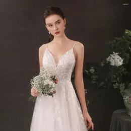 Abito da sposa Abiti semplici affascinanti Cinghie senza spalline Abito da sposa da spiaggia bianco / avorio Scollo a V con scollo a V Appliqued 2023 Robe De Mariee