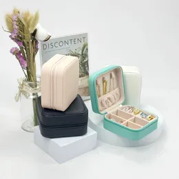 Sacos de armazenamento 2023 Caixa de joias Couro PU Caixas de brinco de joias Embalagem Visor Organizador para viagem em casa Presente para meninas