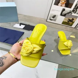 Moda di lusso Zoccoli Sandali Ciabatte firmate Ciabatte da uomo da donna Cinturino con fibbia Paltform Slides Flat casual