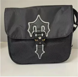 Irongate T Crossbody Bag UK London Fashion Handpag Facs Pags Trapstar Luxury Designer Bag Fashion Sports Messenger Bag Bag College Bag