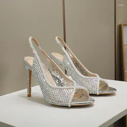 Elbise ayakkabıları uvrcos el yapımı rhinestones kadınlar pompalar seksi gözetleme ayaklı inciler boncuklu düğün topuklu slingback yüksek topuk