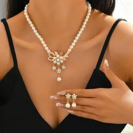 Girocollo TREAZY Elegante set di orecchini per collana a goccia con fiore di perle simulate per gioielli da collo da donna Accessori per balli di nozze