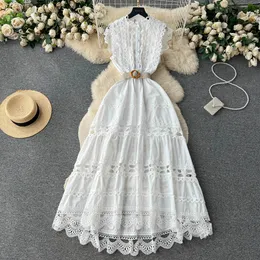 French style and high-end style stand neck with hollowed out embroidery lace and lace stitching sleeveless waist closure slim and elegant dress