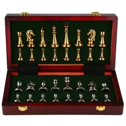 Schackspel Metal Medieval Set med högkvalitativ trächessbräda Vuxen och barn 32 stycken Family Game Toy Gift 230615