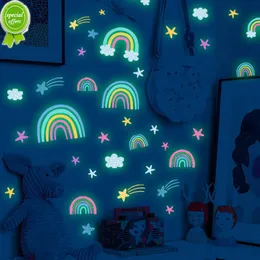 Neue Cartoon Leuchtende Wandaufkleber, die im Dunkeln fluoreszierende Regenbogen-Wandaufkleber für Kinderzimmer, Schlafzimmer, Decke, Kinderzimmer, Heimdekoration leuchten