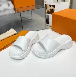 Kadınlar Slipper Kabartmalı Kalın Solmuş Köpüklü Kauçuk Terlik Tasarımcısı Lüks Boş Zaman Sandal Moda Şeker Renk Yaz Plaj Terlikleri