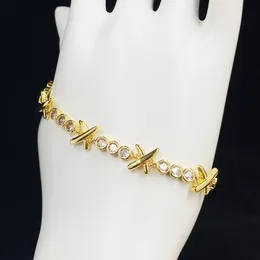 Pulsera de diamantes de lujo personalizada con pulsera de diseñador de cruz de oro para mujer joyería de moda cadenas de acero inoxidable diamante chapado en oro Joyería de lujo