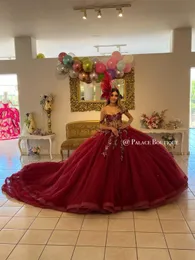 Burgundia księżniczka z ramion quinceanera sukienki 3D kwieciste aplikacje katedralne pociąg Boning Corset Vestido Mexicano 15 Anos