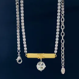 Ny designad triomphe Crystal Chain Diamonds Pendant Halsband i mässing med guldkvinnor Ear Hoops Designer Jewelry HC345