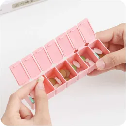 Nuovo 1Pcs Drug Tablet Dispenser Indipendente Lattice Pill Case Travel Pill Box Holder Weekly Medicine Storage Organizer Container