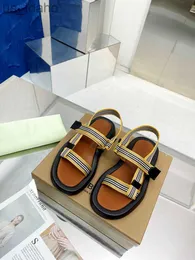 Slipare 2022 Designer Vintage Check Slides Pantoufle Sandals Tryck Furleys Archive Pol Pool Tallgivare Kvinnor Beige Summer Beach Outdoor Cool Mule Storlek 3 J230616