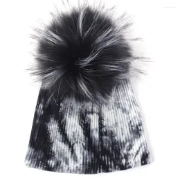 Boinas Bonito Tie Dye Gorro Elástico Quente Bonés Crianças Adorável Algodão Macio Com Canelas Baby Skullies Chapéus Com Pompom De Pele Falsa