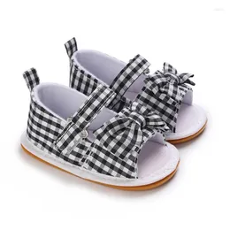 Första Walkers Baby Girls Stripe Sandals med gummisulor som inte slipar barnens småbarnskor 1 år född