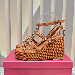 Nouveau Stud Srivet Platform Wedge Sandals concepteurs de luxe pour femmes en cuir Chunky Gladiator talon sandale soirée chaussures de soirée chaussures d'usine 9.5c.m