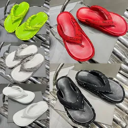 Paris Tasarımcı Sandal Yumuşak Deri Plaj Flip Flops Terlikleri Kadın Ayakkabı Sünger Sole Üst Kaplamalar Logo İmzası Bayanlar Sandalet Madam Plage De Sable Pantoufles