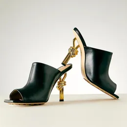 Pantoufles en cuir pour femmes diapositives en peau de vache sandales mules à enfiler sur des chaussures à talons aiguilles en métal chaussures à bout ouvert designer de luxe chaussures de soirée à talons hauts chaussures d'usine avec boîte