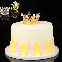 Nowy 1PC Mini Crown Cake Topper Romantyczna perła Garland Happy Birthday Dzieci Ozdoby włosów