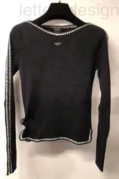 Kadın Sweaters Tasarımcısı 401 XL 2023 Milan Pist Bahar Yaz Markası Aynı Stil Sweater Uzun Kol Mürettebatı Boyun Boyun Beyaz Kalite Kadınlar Zhen 2m2n