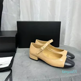 2023 Дизайнер-дизайнер-дизайнерские женщины повседневная обувь мода подлинная кожая Мэри Джейн Флалтс с низкими каблуками.