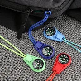 Utomhus Gadgets 2st mini Compass dragkedja svans rep 12026mm färgglada plastcamping vandring edc överlevnad bärbar ryggsäck pendellverktyg 230617