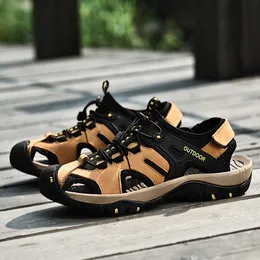 Echte Lederdesigner Männer Schuhe große Summer Strand Sandalen Pantoffeln sanftes All Black mit Gegenstand Sport Casual S