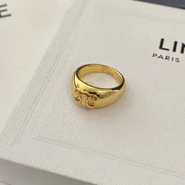 Luxurys Designer Moda Lüks Erkek ve Kadın Altın Band Yüzük Çiftler Yüksek kaliteli mücevherler kişiselleştirilmiş basit tatil mükemmel hediyeler CCCCC