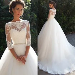 2021 Modest A Line Wedding Dresses With Half ärmar Spets Bateau Neck Beading Sash Sweep Train Plus Size Beach Garden Bridal Gown265C