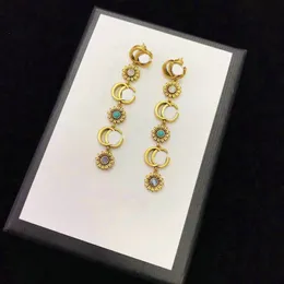 Дизайнерские серьги с бриллиантами Висячие брендовые серьги-подвески с буквами для девочек Ювелирные изделия для женщин Золотая латунь Love Wedding Charm Earring