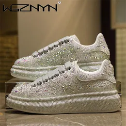 Buty WGZNYN 2023 NOWOŚĆ BUTY MOSYKI BUTY SPORTY BUTY KOBIETY Projektanci skórzane buty Sier Crinestone Crystal Treakers Tide