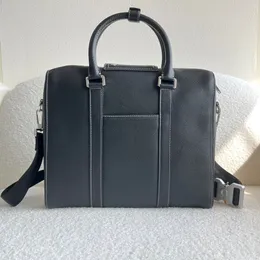 2023 New men's briefcase High-end custom quality handbag made of black grain cow leather is very spacious and practical crossbody bag inside