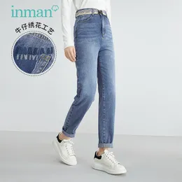 Jeans Inman Frauen Jeans Frühling Herbst Casual Letter Sticker Chic Back Pocket Loose Allmatch Pure Cottich Hose