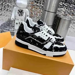 2023 Vic Designer Trainer Skate Shoes Luxury Run Fashion Sneakers Women Men Sport Shoe Chaussures Casual Classic Sneaker Woman Shoes