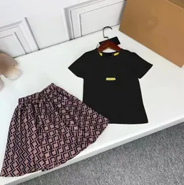 Giyim Setleri Tasarım Kıyafetleri Çocuklar için Kızlar Setler Yaz Kısa Kollu T-Shirt Çocuklar Bohem Top+Pileli Etek 2 PCS Kıyafet Bebek Marka Takım Aaa