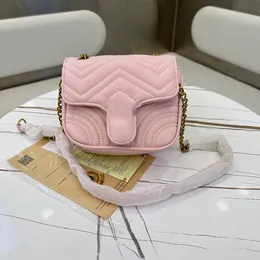 Hot Day Packs Summer New Small Fragrant Wind Bag Rete da donna Red Fashion Versatile Lingge Bag Light Luxury Fibbie in metallo Borsa a tracolla monospalla