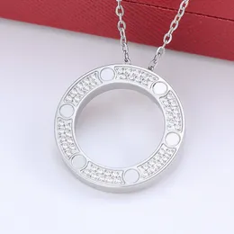 Big Circle Pendant Necklace Designer för kvinnor Diamond Smycken Rose Gold Silver Chain Titanium Steel Pendants Tennis Halsband Designer smycken Party Gift