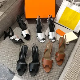 2023 Designer 9,5 cm klackar kvinnor sandaler 100% äkta läder metalliska läder stiletthälen platt mellanke hög sandal tjock häl bröllopsklänningskor