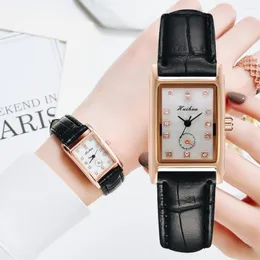 손목 시계 2023 Neue Uhren Frauen Platz Rose Gold Handgelenk Rot Leder 모드 Marke Weibliche Damen Quarz Uhr Montre Femme