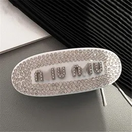 2024 Barrettes Hårtillbehör Brev Set Diamond Högkvalitativ Girls Hairpin Luxury Designer Barrettes Letter Rhinestone Hair Clips Hair Clips Women Spring