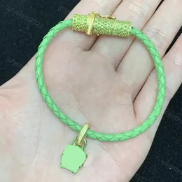 Зеленое кожаное браслет дизайнер браслет для мужских модных вязаных браслетов.