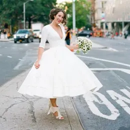 Princesa Branco Vintage anos 50 Decote em V Profundo Vestido de Noiva Curto Comprimento Chá Manga Três Quartos Cetim Simples Linha A Vestidos de Noiva R255Z