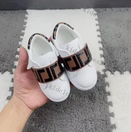 Barn små vita skor toppdesigner höst och vinter ny stilig casual kardborr enkel flatshoes alla bekväma skor mode brnad