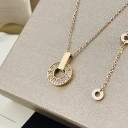 gioielli da donna collana con ciondolo a catena in argento placcato in oro bianco Collane di stilisti di moda con ciondolo in oro di lusso di fascia alta per gioielli da donna tendenza europa