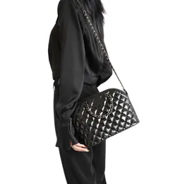 23New Designer Bag Women's Shell BB BAG 10A Toppkvalitetshandtag Bag Fashion Crossbody Bag äkta läder Mini Chain Bag Luxury Houlder Bag Messenger Bag 20.5cm med låda